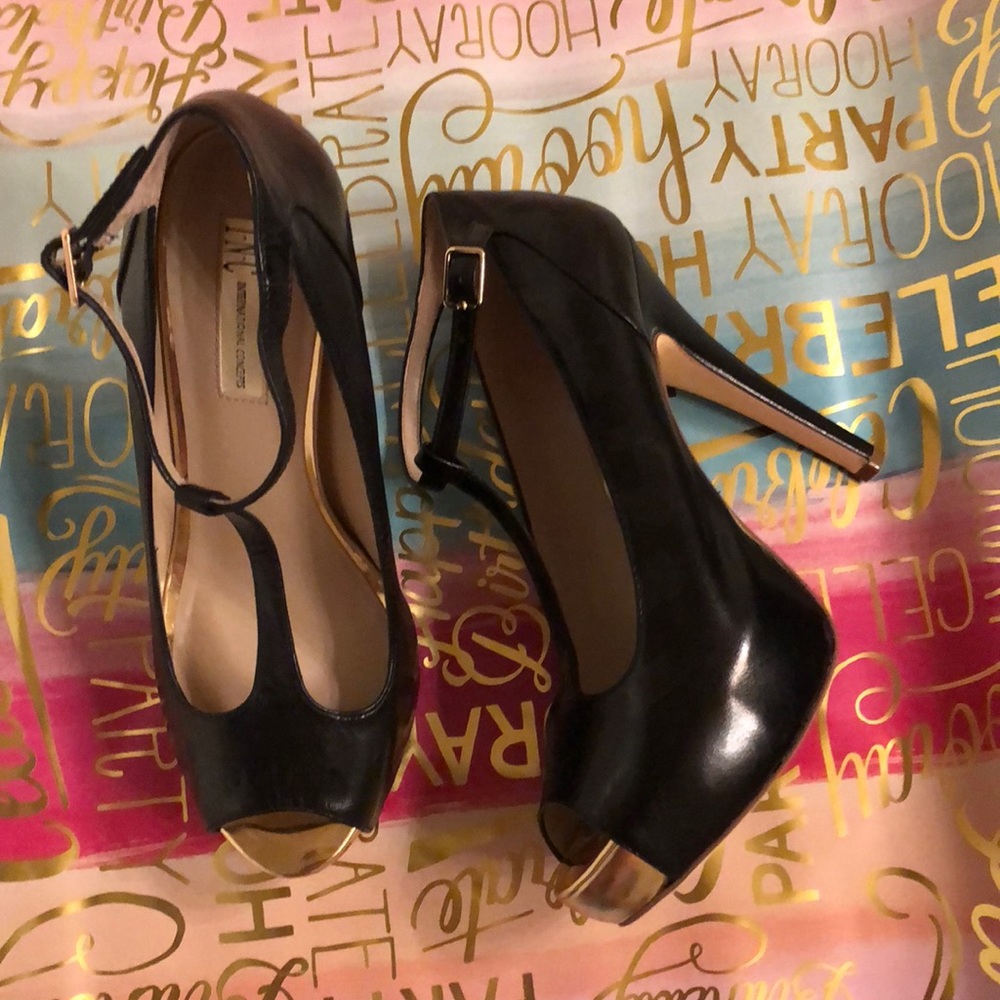 Shoes - Picture 4 of 5